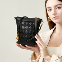 Sac bandoulière polyvalent en cuir pour l'été, mini pochette verticale de créateur, en cuir de vachette, touche sophistiquée, pour femme, à sangle unique