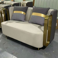 Ensemble de sièges de style moderne de luxe, meubles de restaurant personnalisés en métal durable, canapé et table en PU pour bar, bistrot, club