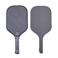 Raquette de pickleball en fibre de carbone renforcée avec bord scellé, à moitié prix et sensation de frappe similaire à une pagaie de pickleball thermoformée
