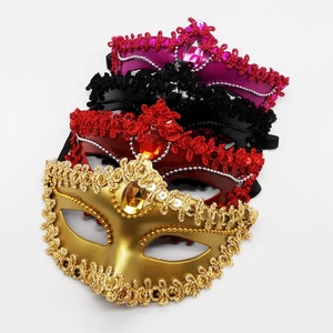 Mascarilla de plástico veneciana con encaje de tela y diamantes, media cara - Product Image 1