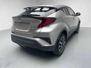 Yize IZOA 2021 2.0L Edizione Yichi SUV 5 Posti a Aspirazione Naturale, Auto Usata con Guida a Sinistra, Cerchi R17 e Tetto Apribile - Product Image 2