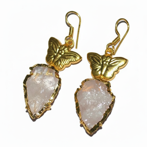 Puntas de flecha galvanizadas de cuarzo rosa, pendientes de mariposa dorada - Product Image 1