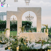 Toile de fond plissée blanche LEDA avec support double face en alliage d'aluminium pour la décoration de scène de mariage