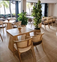 Fauteuil en bois de chêne massif avec dossier en rotin de style nordique et cannage français pour restaurant et café