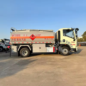 Camiones Cisterna SINOTRUK HOWO 4x2 de 5000, 6000, 8000, <span class=keywords><strong>10000</strong></span>, 15000 y 20000 Litros para la Venta - Product Image 3