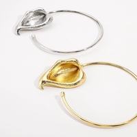 Collier ras du cou tendance 2026 de luxe avec fleur en métal tridimensionnelle exagérée pour femme, en alliage de zinc, bijoux à la mode