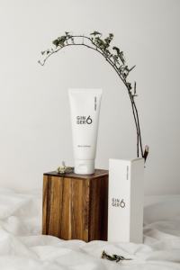 GINGER6 Nettoyant végétalien apaisant avec eau de gingembre et acide hyaluronique pour peau délicate sujette à l'acné et hydratation quotidienne - Product Image 6