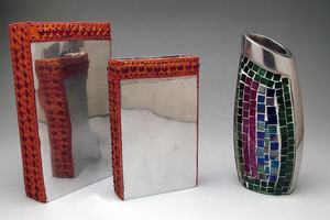 <span class=keywords><strong>Vaso</strong></span> di fiori <span class=keywords><strong>a</strong></span> <span class=keywords><strong>cuore</strong></span> in alluminio rosso metallizzato con disegno floreale <span class=keywords><strong>vaso</strong></span> Color smalto da tavolo - Product Image 5