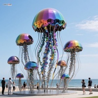Grande statue de poisson gelée en métal poli moderne personnalisée, sculpture de poisson gelée de couleur plaquée en acier inoxydable pour décor de parc océanique