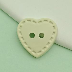 Botones Decorativos de Corazón de Durazno con Puntos de Colores para Abrigo de Mujer, Cárdigan Tejido, Hebilla Decorativa Cosida a Mano para DIY - Product Image 6