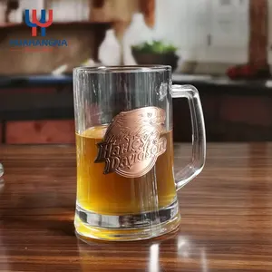 Çay kahve için büyük su içme bardağı özel Logo dondurucu güvenli temizle Pint cam bira kulplu bardak ve Metal etiket