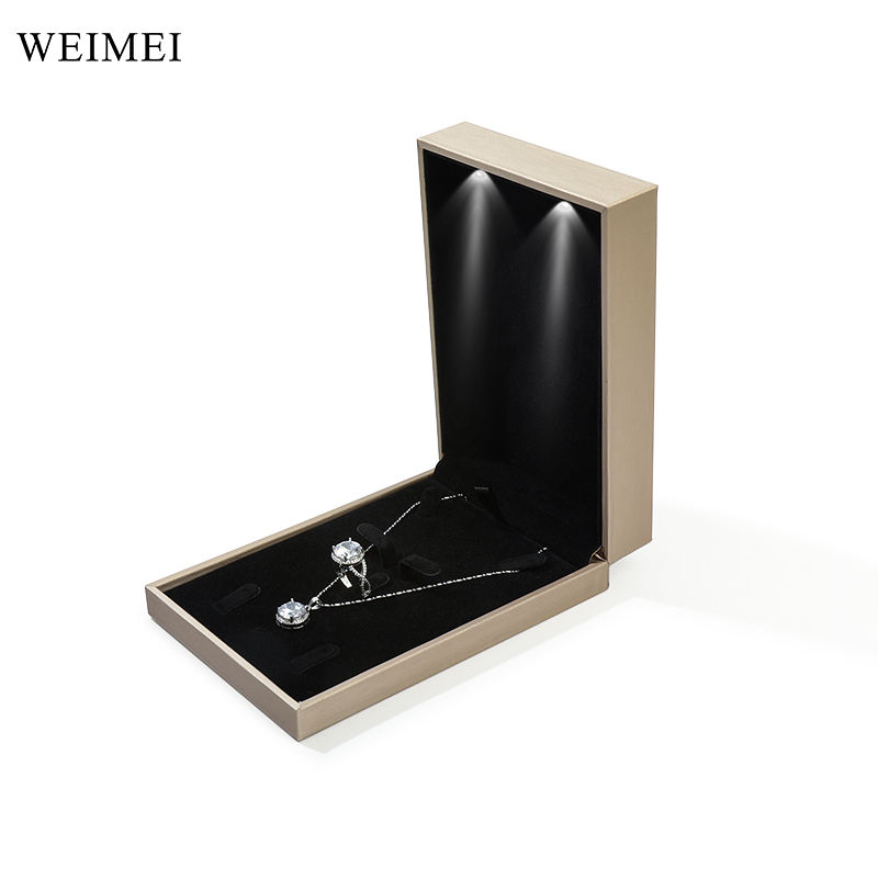 Petite boîte dorée