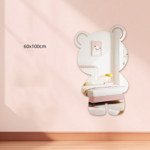 Specchio da Parete Autoadesivo Contemporaneo Senza Cornice in Acrilico Ecologico con Orso Sorridente per Arredamento Casa e Soggiorno - Product Image 1