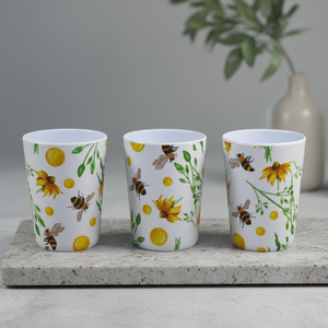 Mug en mélamine Summer Bee and Daisy, réutilisable, design personnalisé pour une utilisation en intérieur et en extérieur - Product Image 1