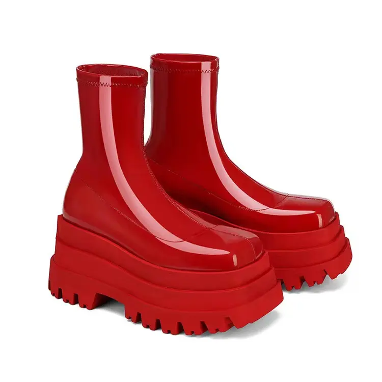 Cross-border boots women's 2022 new Joker fashion rain boots wear waterproof and non-slip explosion trend boots.