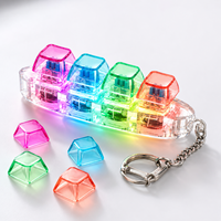 Porte-clés innovant en acrylique à double port avec clavier, LED, fidget spinner et dessin animé imprimé UV pour cadeaux anti-stress, vente en gros OEM