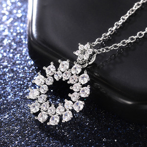 Collar con colgante de corona floral para mujer, joyería minimalista de moda - Product Image 3
