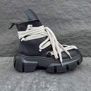 Botas Cortas de Alta Gama, Elegantes, Cómodas y Ligeras, de Piel Sintética y Malla, Aptas para Hombres y Mujeres, para Uso Casual - Product Image 1