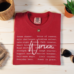 T-Shirt da Donna Comfort Colors Rossa con Collo Tondo 100% Cotone, Maglietta con Scritta 'Empowered Woman', Regalo per la Giornata Internazionale della Donna - Product Image 2