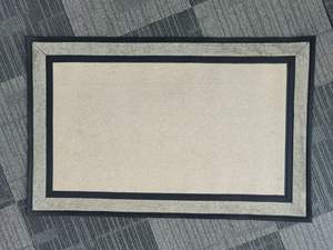 Tapis de porte gris en polyester à sublimation sur le thème des courses de chevaux - Product Image 6