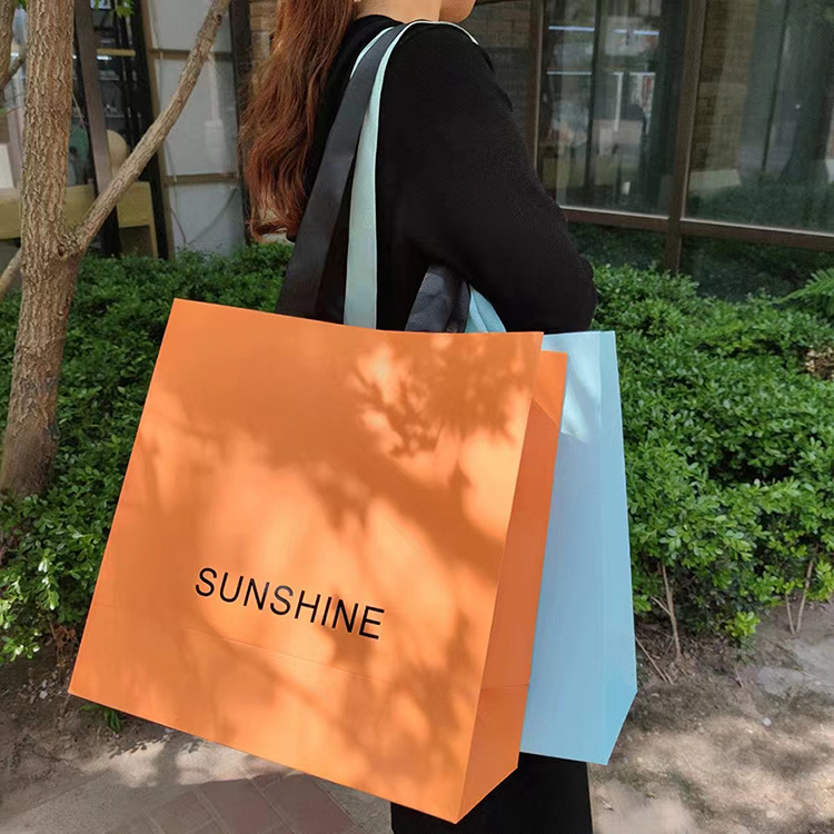 custom print reusable shopping cosmetic fashio<i></i>nable make up bag packaging paper bags with logo for clothing