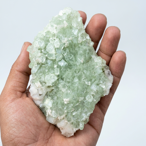 Magnifique spécimen minéral en cluster de cristal d'apophyllite naturelle pour la méditation Reiki, les collectionneurs de minéraux et la décoration intérieure - Product Image 3