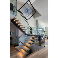 Escalier droit monodirectionnel noir ST Factory avec garde-corps en verre à entretoises, marches ouvertes en bois massif, pour intérieur