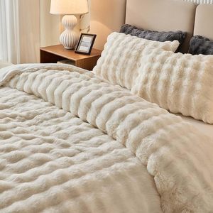 <span class=keywords><strong>Jumbo</strong></span> King Size 3 pièces moderne blanc en peluche doux et chaud fausse fourrure de lapin couverture à bulles couette ensemble de literie pour l'hiver - Product Image 6