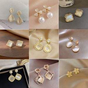 Orecchini iniziali personalizzati <span class=keywords><strong>con</strong></span> <span class=keywords><strong>nome</strong></span> personalizzato a forma di cuore gioielli da donna in <span class=keywords><strong>argento</strong></span> 925 - Product Image 4