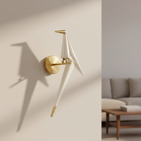 Luxe nouveau doré acrylique forme d'oiseau LED applique chambre intérieur chevet lumière décorative pour application de salle de bain