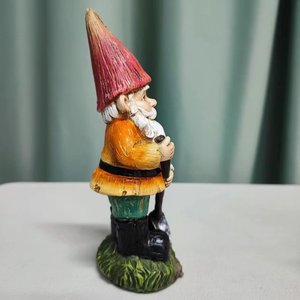Paquete personalizado al por mayor decoración <span class=keywords><strong>de</strong></span> jardín al aire libre lindo trabajador <span class=keywords><strong>de</strong></span> pie resina trabajadores con <span class=keywords><strong>palas</strong></span> herramienta figura Gnomo <span class=keywords><strong>estatua</strong></span> con Base - Product Image 3