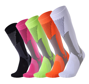 Chaussettes de compression professionnelles en nylon éponge pour la course à pied, le marathon, la randonnée et le cyclisme en extérieur, pour hommes et femmes adultes, vente en gros - Product Image 1