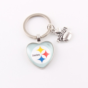 J'aime Football <span class=keywords><strong>NFL</strong></span> Football porte-clés 32 Football américain Logo coeur forme porte-clés pendentif en gros Souvenir cadeau pour les Fans - Product Image 2