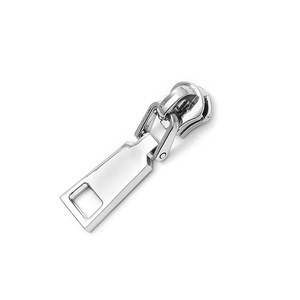 Porte-clés de voiture en alliage de zinc, modèle n° 5, tête carrée mobile, en métal, pour usage domestique - Product Image 1