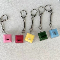 Porte-clés lumineux en acrylique personnalisé multicolore avec touches de clavier, options de jouets anti-stress et porte-clés fidget click