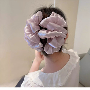 Pince à cheveux élégante en tissu effet nuage de soie, grande pince requin pour femme - Product Image 2