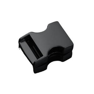 Hebilla de Plástico de Liberación Lateral Negra Resistente para Bolsos Primavera 2022 - Product Image 4