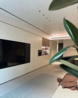Meuble TV et mur audiovisuel minimalistes modernes, intégration murale complète, design sans poignées, effet d'éclairage doux