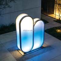 Lampadaire LED extérieur double ovale moderne (en métal) pour éclairage décoratif de paysage de place commerciale, RVB à changement de couleur, IP65, télécommande