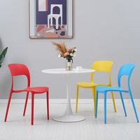 Mobilier de salle à manger Chaise empilable de loisirs moderne en plastique