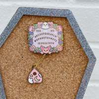 Broches personnalisées, épingles émaillées rigides ou souples, pendentifs Dalinger, épingles de col ou de revers avec chaîne