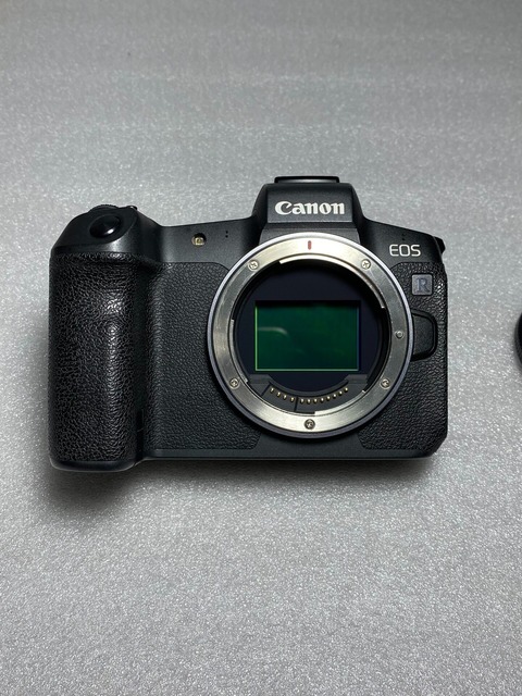 90% New Camera R Professional Level Full Frame CMOS Mirrorless Camera with HD Video and SD Card Support Used