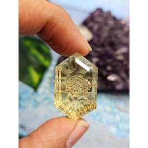 Cuarzo Limón con Diseño Geométrico Tallado para Colgante o Joyería - Elegancia Radiante - Colgante de Piedra Preciosa - Cumpleaños - Product Image 1
