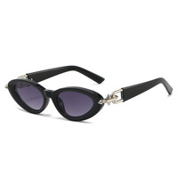 Nouvelles Lunettes de Soleil Œil de Chat UV400 2025 Style Européen et Américain Chic et Distinctif avec Design Métallique à Verrouillage Flèche Unisexe