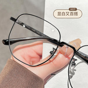 Gafas de Sol Rectangulares con Marco de Titanio para Mujer, Modelo Mirror One 28305, Protección Contra Luz Azul, Estilo Danyang, Lentes de PC Extra Anchas - Product Image 4