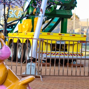 Grand équipement d'amusement extérieur monté sur remorque : Manège Frisbee à rotation 360° <span class=keywords><strong>et</strong></span> balançoire pendulaire pour parcs d'attractions <span class=keywords><strong>et</strong></span> fêtes foraines - Product Image 4