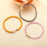 Nouveau design de bijoux religieux, bracelet extensible en acier inoxydable avec perles dorées, charme croix, bracelet à perles en verre cristal de 4 mm