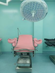 Equipo de hospital de mesa Obstétrica y Ginecología eléctrica portátil para silla de ginecólogo Venta de control de la natalidad - Product Image 2