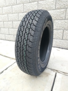 Neumático para Camioneta Ligera con Patrón de Agarre para Arena, Marca 750R16 - Product Image 3
