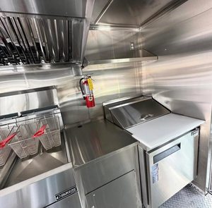 รถขายอาหารไฟฟ้าขนาดใหญ่พร้อมอุปกรณ์ครบครัน ครัวเคลื่อนที่สแตนเลสและไฟเบอร์กลาส |   ซุ้มพิซซ่าเคลื่อนที่ |   รถพ่วงบาร์ - Product Image 4